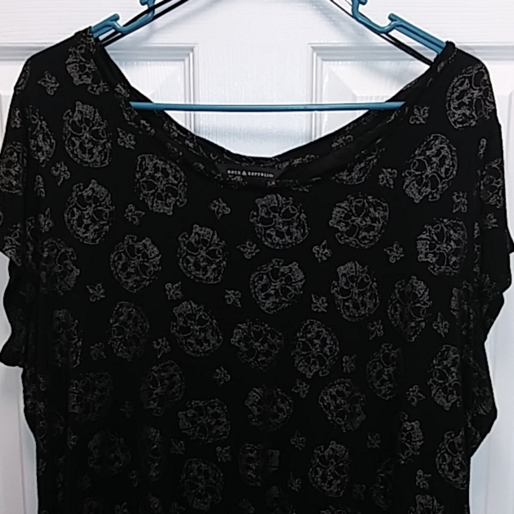 Rock & Republic Black Metallic Silve Skull T-shirt